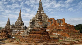 Ayutthaya Day Tour from Bangkok with Bang Pa-In Summer Palace and Market Visit